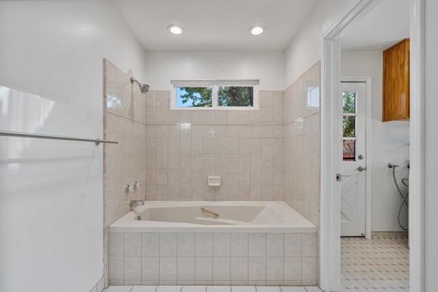 471 Marks Drive, Hollister CA: https://media.crmls.org/mediaz/931143d5-e73b-4a98-9929-cbd4d02132b1.jpg