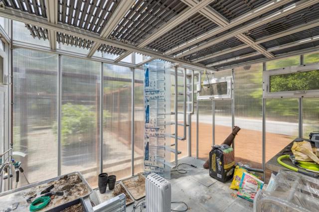 23583 Summit Road, Los Gatos CA: https://media.crmls.org/mediaz/93115c57-5733-41fc-8a50-3c9ccd6e0dcb.jpg