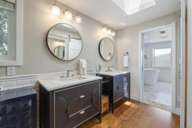 17924 Saint Andrews Dr, Poway CA: https://media.crmls.org/mediaz/9311640b-95f7-4fc0-b91f-e4f2f977fbe9.jpg
