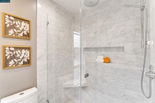 5588 Gonzalez Ct, Concord CA: https://media.crmls.org/mediaz/9311a8dc-8e49-42c1-9fe7-9c0fbdff3900.jpg
