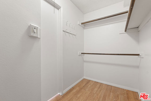 14990 Victory Boulevard, Van Nuys CA: https://media.crmls.org/mediaz/9311d72a-597d-486c-a534-2ce9e33d1d10.jpg
