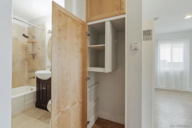 Image 16 of 29 For 5277 Cass St