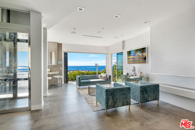 25423 Malibu Road, Malibu CA: https://media.crmls.org/mediaz/931282a7-b8b8-4bb0-a68d-6f44969d9f35.jpg
