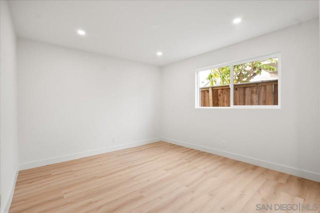 928 Diamond St, San Diego CA: https://media.crmls.org/mediaz/931286c6-83d6-4654-8dc6-ba3a9e9f407b.jpg