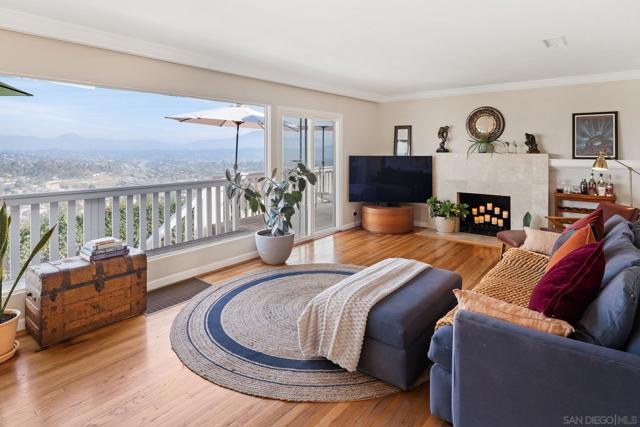 4258 Summit Drive, La Mesa CA: https://media.crmls.org/mediaz/9312f30b-1eb7-4ab4-a111-819ede1821d8.jpg