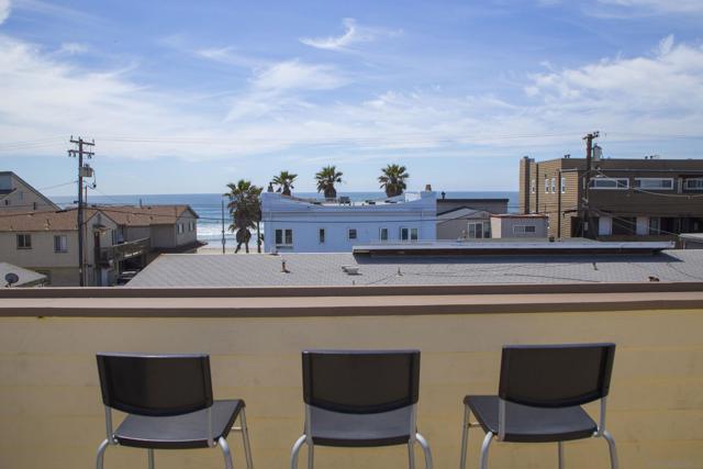 728 Jamaica Ct, San Diego CA: https://media.crmls.org/mediaz/93137283-30b8-40a3-9d39-fcf058a29ac9.jpg