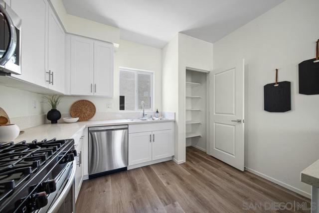 8188 Golden Ave, Lemon Grove CA: https://media.crmls.org/mediaz/931426d5-f8db-47c6-b220-01fb0c49f1b0.jpg