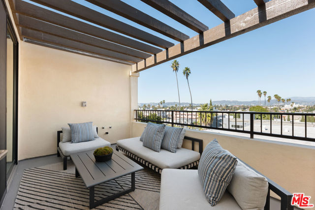 1248 S Bronson Avenue, Los Angeles CA: https://media.crmls.org/mediaz/9314317e-781f-4794-aafe-8ed5bdbbe517.jpg