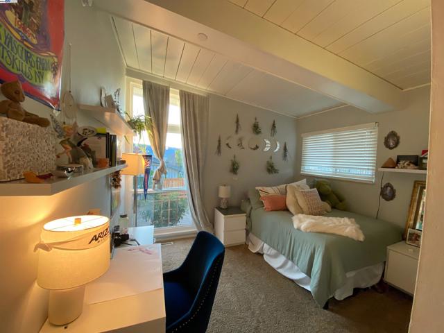 588 E Angela St, Pleasanton CA: https://media.crmls.org/mediaz/93147b76-ce51-41bf-ae2b-b6a0e31af088.jpg