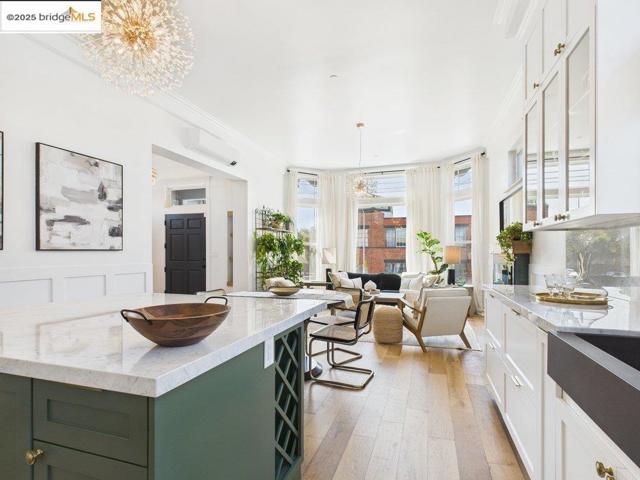 2602 Adeline St, Oakland CA: https://media.crmls.org/mediaz/93148b2b-8190-457a-851d-44078c8630ec.jpg