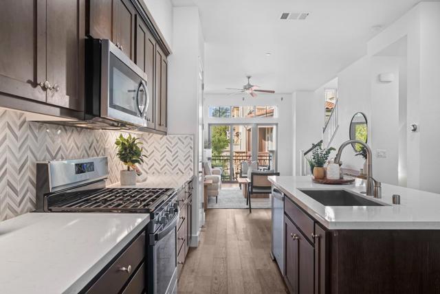 329 Cherokee Loop, Mountain View CA: https://media.crmls.org/mediaz/93148d19-0074-4ae6-b28d-73acde16ca98.jpg