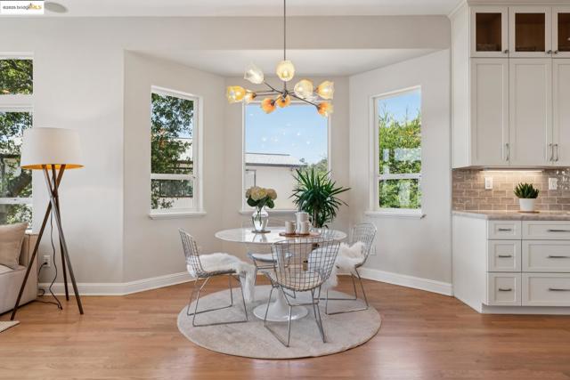 16032 Broadway Ter, Oakland CA: https://media.crmls.org/mediaz/9314e237-c5b2-4ae5-b2d6-edbdf9ae1de5.jpg