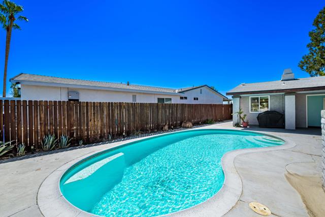 76761 Kentucky Avenue, Palm Desert CA: https://media.crmls.org/mediaz/9314ea86-18ff-4739-8197-6f58463d0e2a.jpg