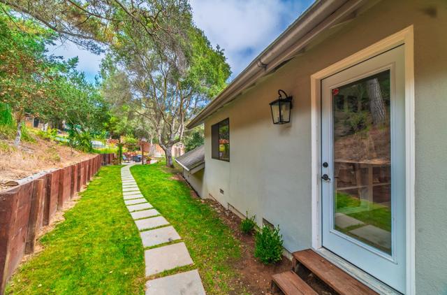 2646 El Camino Real, Salinas CA: https://media.crmls.org/mediaz/93156321-cf25-4e66-851b-bb03bab7f78a.jpg