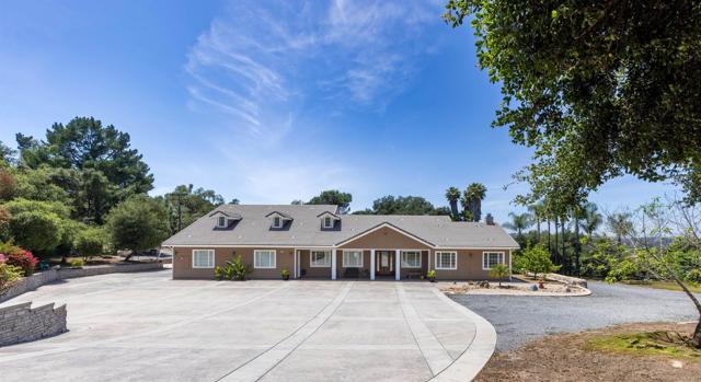 10166 Rancho Roble Rd., Escondido CA: https://media.crmls.org/mediaz/93159c6f-37ae-44d6-bbb3-88ddbb7c7bd5.jpg