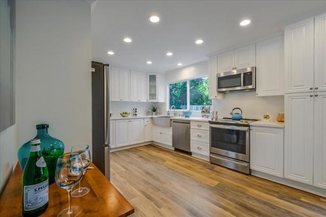 621 Monterey Avenue, Capitola CA: https://media.crmls.org/mediaz/9316202a-88ba-4e59-a0db-71ac4f9bd12d.jpg