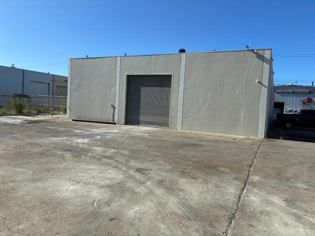320 Victory Ave, South San Francisco CA: https://media.crmls.org/mediaz/93165cda-7c20-49ee-a631-d8eb3f5957e7.jpg