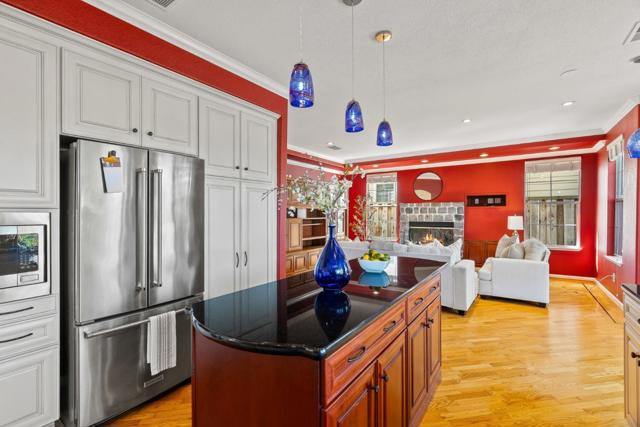 986 Governors Bay Drive, Redwood City CA: https://media.crmls.org/mediaz/93167ed3-8c43-486b-84c6-1a83a909885e.jpg