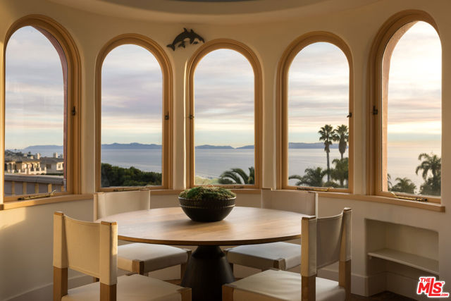 93 Laurel Drive, Rancho Palos Verdes CA: https://media.crmls.org/mediaz/9316c4c2-87ff-4ca6-9247-eebae82523c6.jpg