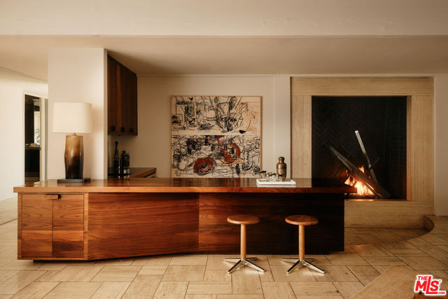 1117 N Beverly Drive, Beverly Hills CA: https://media.crmls.org/mediaz/93177cda-c2ad-4506-bcba-0d971b2b434a.jpg