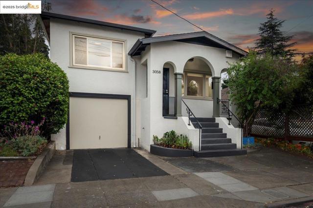 3058 Berlin Way, Oakland CA: https://media.crmls.org/mediaz/9317a90a-11c3-4681-881a-1c560a5ec5fa.jpg