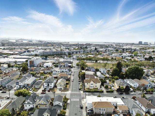 2930 Magnolia Street, Oakland CA: https://media.crmls.org/mediaz/9317bc6d-57ea-4cc8-9597-79081b3ed4cb.jpg
