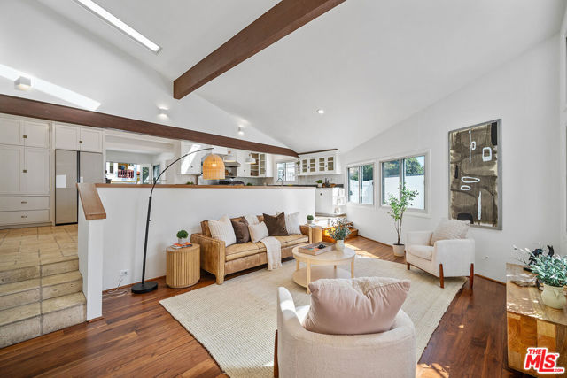 7145 Trask Avenue, Playa del Rey CA: https://media.crmls.org/mediaz/93180c83-3a23-490e-aa24-f2f56d817181.jpg