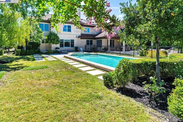 1137 Via Di Salerno, Pleasanton CA: https://media.crmls.org/mediaz/9318db1a-e7b6-4209-b934-37eb6ec55989.jpg