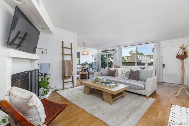 3845 Groton St, San Diego CA: https://media.crmls.org/mediaz/93197f5a-6e02-4328-8193-f39060908dbe.jpg