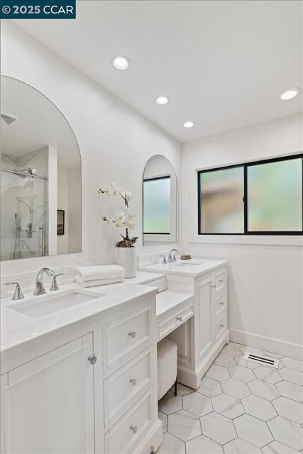 721 Sinnet Ct, Danville CA: https://media.crmls.org/mediaz/9319bc54-b71d-41e1-aecb-187c53daae58.jpg