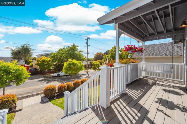708 Pomona Ave, El Cerrito CA: https://media.crmls.org/mediaz/9319fe06-4a9f-4285-b71b-80a39274ea8b.jpg