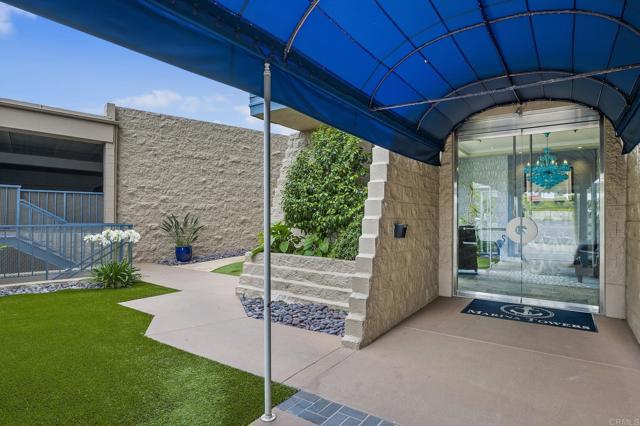 1200 Harbor N Drive, Oceanside CA: https://media.crmls.org/mediaz/931a279c-0fbe-4684-a7b7-d6cdec08690d.jpg