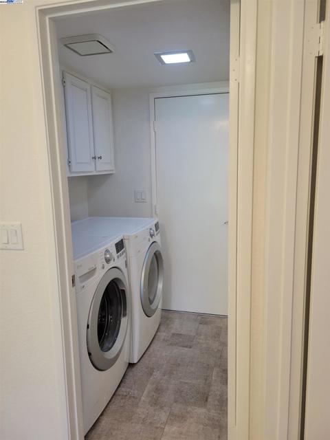 17089 Columbia Dr, Castro Valley CA: https://media.crmls.org/mediaz/931a4b32-edc9-42c9-b342-d662ad93a0c2.jpg