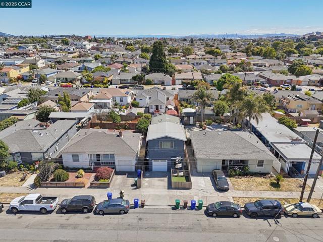 2110 Hellings Avenue, Richmond CA: https://media.crmls.org/mediaz/931a5450-9299-481b-87e5-567b4a75a309.jpg