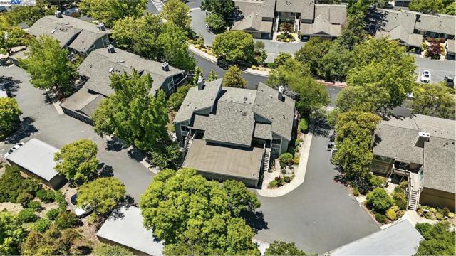 880 Terra California Dr, Walnut Creek CA: https://media.crmls.org/mediaz/931b69d2-25b8-4f86-9785-3320ae747af2.jpg