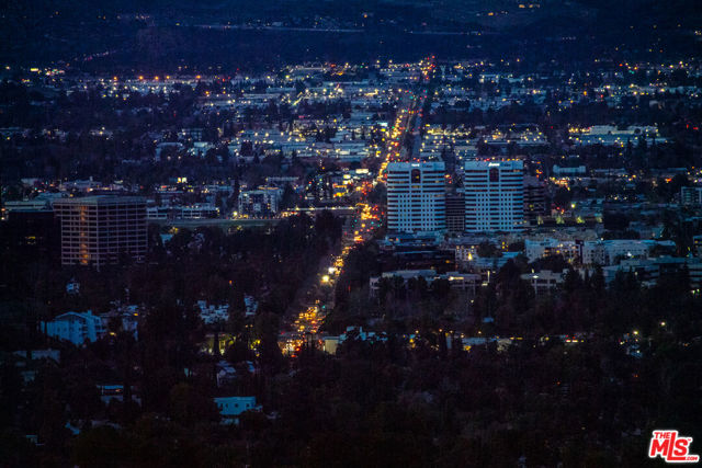 121 Navajo Lane, Topanga CA: https://media.crmls.org/mediaz/931b6eb8-00b8-4a1d-8e29-db8c1e61a5c2.jpg