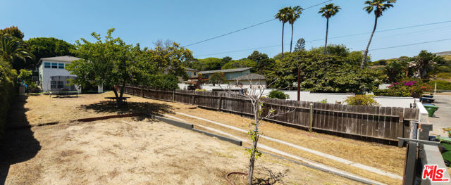 0 Dewey Place, Santa Monica CA: https://media.crmls.org/mediaz/931b9cf8-f69b-4d38-aa45-afa174edd52e.jpg