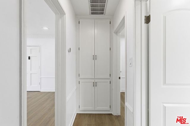 8613 W Olympic Boulevard, Los Angeles CA: https://media.crmls.org/mediaz/931be381-5676-4b36-88fc-60879d283948.jpg