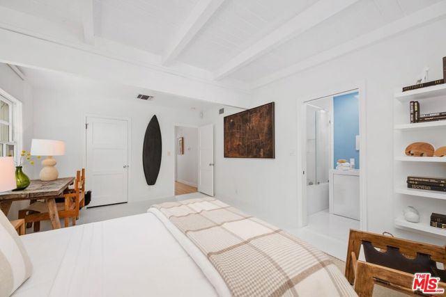 1455 Belfast Drive, Los Angeles CA: https://media.crmls.org/mediaz/931c4c79-cc44-4595-82b4-dd95eff87839.jpg