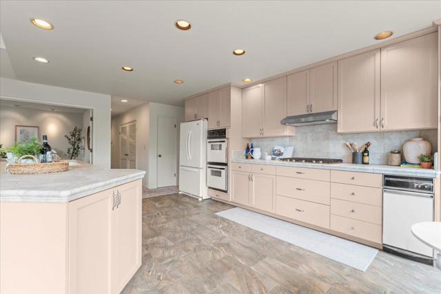 21 Crest Lane, La Selva Beach CA: https://media.crmls.org/mediaz/931ca559-b054-4596-bd5f-ba63f6beaca0.jpg