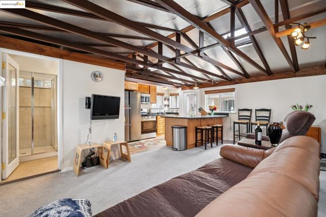 1034 Navellier St, El Cerrito CA: https://media.crmls.org/mediaz/931cac1d-c5b1-4901-950e-2cf9c7a4b5aa.jpg