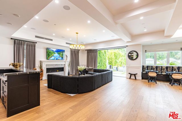 5162 Otis Avenue, Tarzana CA: https://media.crmls.org/mediaz/931d67c2-702a-4da4-8844-07fefc6d24f6.jpg