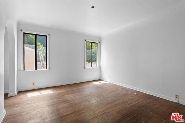 1925 19th Street, Santa Monica CA: https://media.crmls.org/mediaz/931dc124-53a7-4621-b56d-4d3a7ec36a7d.jpg