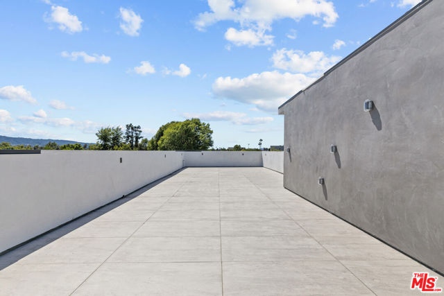 5839 Kester Avenue, Sherman Oaks CA: https://media.crmls.org/mediaz/931ddcfa-3a1f-4abf-a4df-9978e5ab3b40.jpg