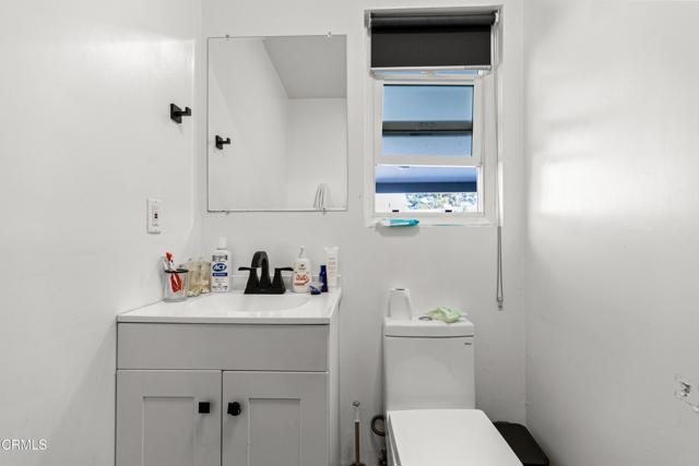 Detail Gallery Image 16 of 20 For 12827 Sylvan St, North Hollywood,  CA 91606 - 4 Beds | 3 Baths