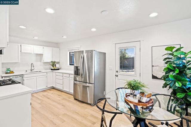 3225 Cowell Rd, Concord CA: https://media.crmls.org/mediaz/931ef25e-8d5c-47a6-94cf-19629fef1329.jpg