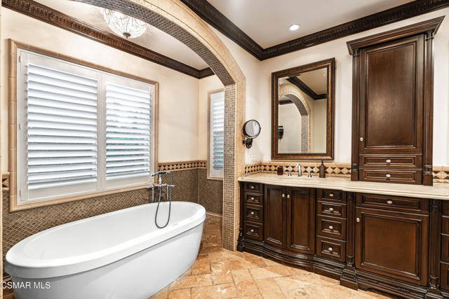 551 Rustic Hills Drive, Simi Valley CA: https://media.crmls.org/mediaz/931f036d-3ce6-4810-8aba-88a03325d297.jpg