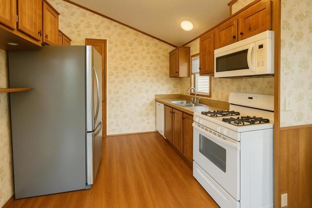 440 Moffett Boulevard, Mountain View CA: https://media.crmls.org/mediaz/931f53b4-ec2f-4783-bfb6-304497427441.jpg
