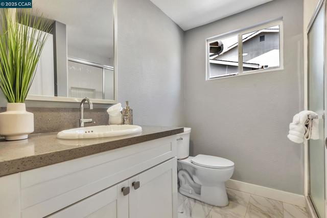 2782 Canyon Creek Dr, San Ramon CA: https://media.crmls.org/mediaz/931f577a-0f13-44d0-8cfe-0795ccf41570.jpg