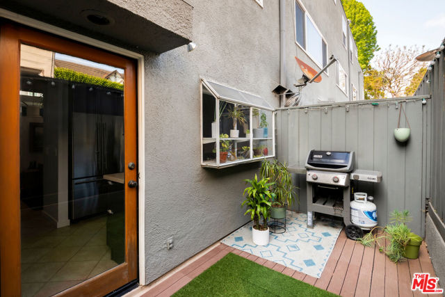 2408 34th Street, Santa Monica CA: https://media.crmls.org/mediaz/931f9ac2-ab51-4afd-a388-e8b28b9cfc8b.jpg